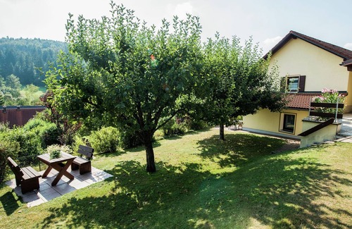 Plankenfels House | Luring Apartment in Plankenstein near Forest