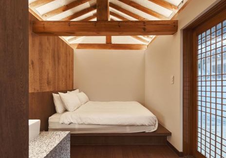 Gahoe-dong Apartment | Lurury Hanok Stay Reflection