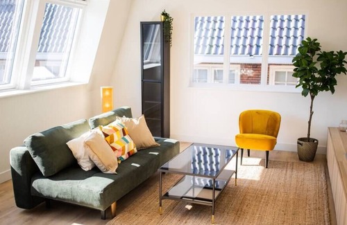 De Bilt Apartment | Luscious 1 Bed Serviced Apartment 65m2 -ESS38L-