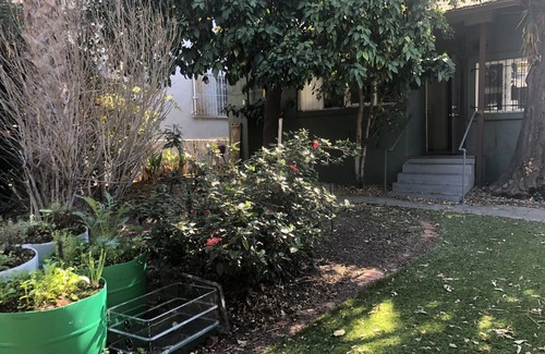 Larchmont House | Lush 2x2 Bungalow w/yard near Larchmont Village!