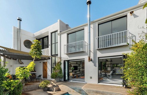 Cape Town City Centre Apartment | Lush 3 Bedroom Oasis - Pool - Mountain Views
