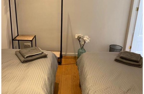 Oude Pijp House | Lush Apartment