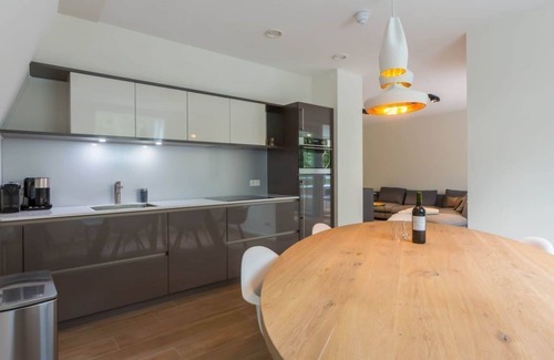 Dishoek Apartment | Lush apartment with roof terrace