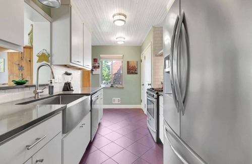 Anderson Township House | Lush Fenced Back Yard | Lush Yard | Birdwatching | Fire Pit | Hammock