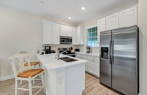 West Kissimmee Cottage | Lush Garden Oasis Cottage near Disney with Margaritaville Resort and Island H2O.