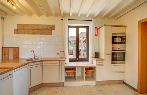 Sint-Kwintens-Lennik House | Lush holiday home in Vlaanderen with private pool