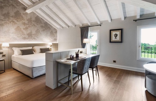 Castel San Pietro Terme House | Lush holiday home in Varignana with bubble bath