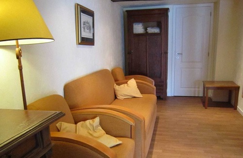 Walk House | Lush Holiday Home in Waimes with Private Pool