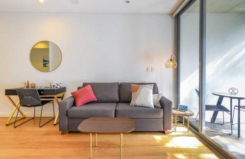 Surry Hills Apartment | Lush Modern Sanctuary in the Heart of Surry Hills