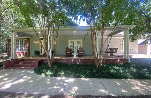 Oxford House | Lush privacy with a pool & close to everything!
