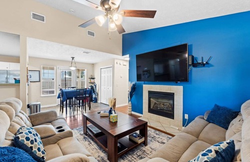 Springfield House | Lush Queen Bd-30Min To Beach 55"TV
