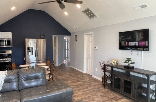 Springfield House | Lush Wonders! Sleeps 7, Wi-Fi, Parking, BBQ.