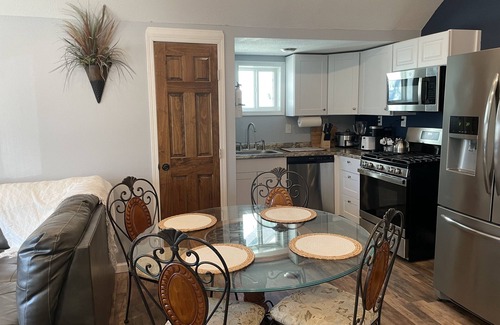 Springfield House | Lush Wonders! Sleeps 7, Wi-Fi, Parking, BBQ.