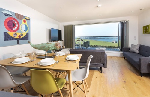 Lusty Glaze Apartment | Lusty Glaze View - an apartment that sleeps 6 guests in 2 bedrooms