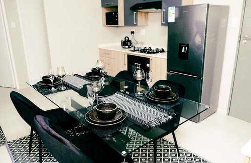 Greater Johannesburg Metropolitan Area Apartment | Luthando Luxury Nest in Midrand, Carlswald
