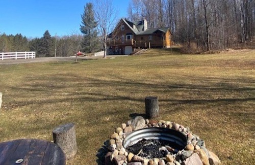 Luther House | Luther Leisure Lodge Retreat- 8 person hot tub!