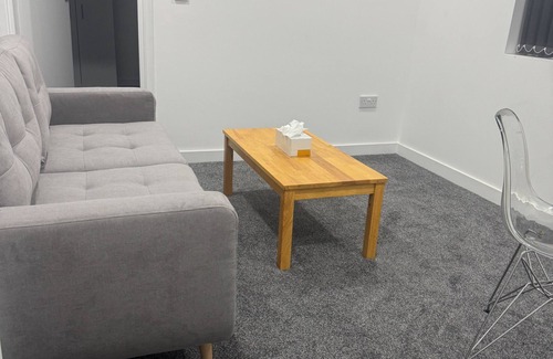 Luton Apartment | Luton City Apartment with Modern Comfort