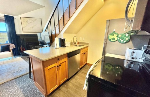 Lutsen Apartment | Lutsen Mtn Ski in Ski out Pool Hot Tub Fire Pit