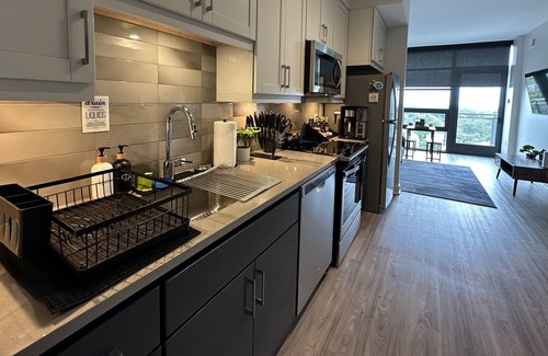 West End Apartment | LUX 1BR 1B Apartment Near Old Town Alexandria