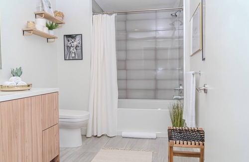 Hollywood Apartment | Lux 1BR Hollywood Retreat - Steps to Walk of Fame!