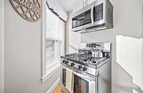 North End Apartment | Lux 1st floor 3brm/1bath North End