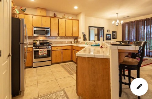 Three Rivers Villa | Lux 2/2 w/firepit 10 min from Sequoia Nat'l Park & beside the Kaweah main fork
