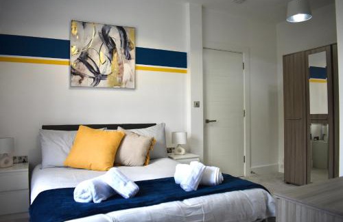 Reading Apartment | Lux 2-Bed Apt Central Location Balcony & Parking