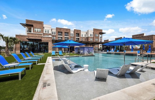 Lewisville Apartment | Lux 2 Bedroom king+twin trundle room, Pool views