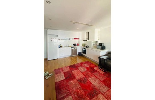 Zeytinburnu Apartment | Lux 2 BedRoom Suite Apartment W/ Seaview In Center