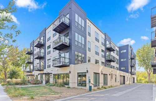 St. Anthony West Apartment | Lux 2BD Sofa Bed DT &UMN GYM Free Street parking