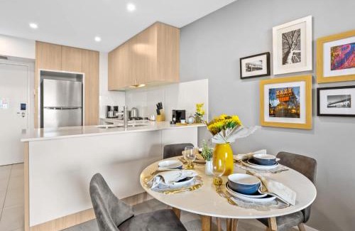 Hamilton Apartment | Lux 2BR Apt 5 Stars Hotel Pool Gym 10 min CBD