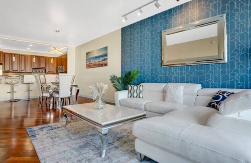 Sunny Isles Beach Condo | Lux 2BR Condo in Ocean Reserve with Pools and Tennis Courts