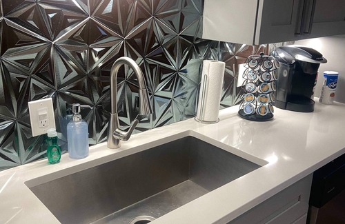 Near Southside Apartment | Lux 2BR Lafayette Square