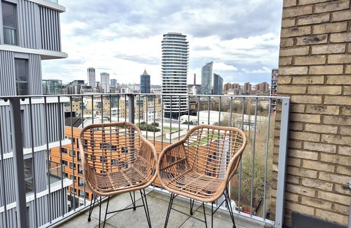 St. Mary's Park Apartment | Lux 3-Bedroom Battersea Penthouse w/3 Private Balconies near Clapham, Nine Elms