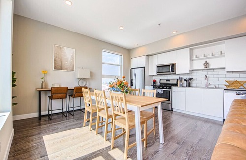 Carthay Circle Apartment | Lux 3 Bedroom in Hollywood w/Parking & Balcony!