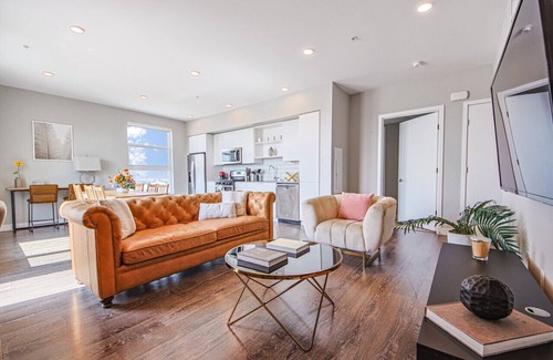 Carthay Circle Apartment | Lux 3 Bedroom in Hollywood w/Parking & Balcony!