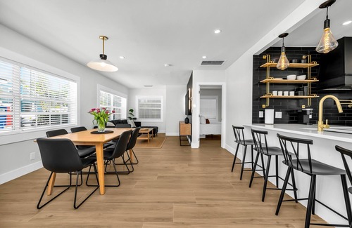 Victoria Park House | LUX 3 Bedroom - Mins to Beach, Downtown & Las Olas