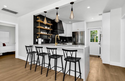 Victoria Park House | LUX 3 Bedroom - Mins to Beach, Downtown & Las Olas