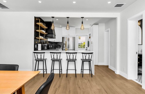 Victoria Park House | LUX 3 Bedroom - Mins to Beach, Downtown & Las Olas