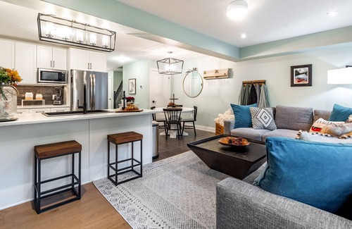 Huntsville House | Lux 3-bedroom townhouse in tucked away community