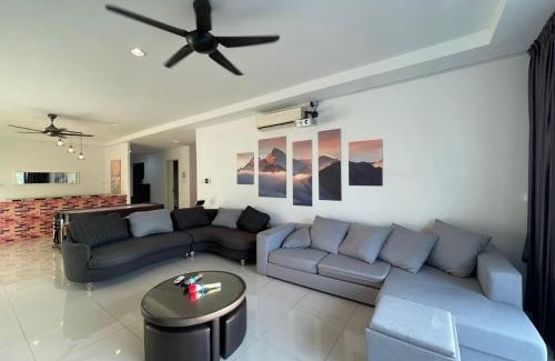 Iskandar Puteri Apartment | Lux 3BR max 25pax Projector 160inch Netflix Iskandar Puteri near Legoland