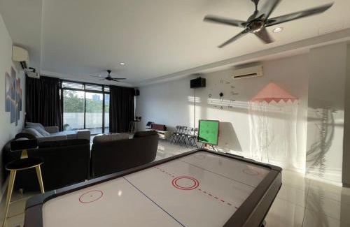 Iskandar Puteri Apartment | Lux 3BR max 25pax Projector 160inch Netflix Iskandar Puteri near Legoland