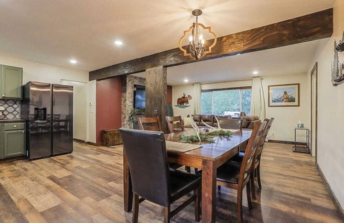 Livingston House | Lux 3BR Mtn Family Retreat by Sweetheart Stays