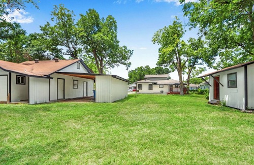 Harlandale House | Lux 4-bedroom Oasis Home, amenities, minutes from downtown & major attractions