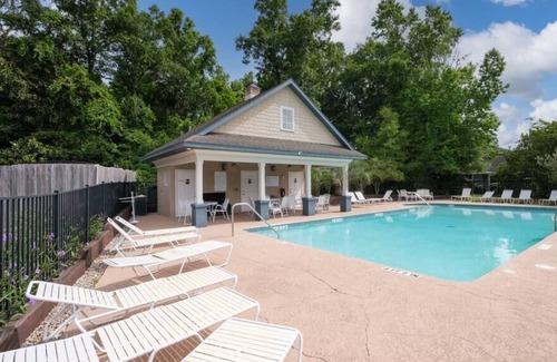 Alachua House | Lux 4BR Private Home W/ Shared Pool-Daily Cleaning - G03