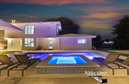 Deerfield Beach Villa | LUX 6BR 4Bath Htd Pool & Jacuzzi Mini Golf G-Room