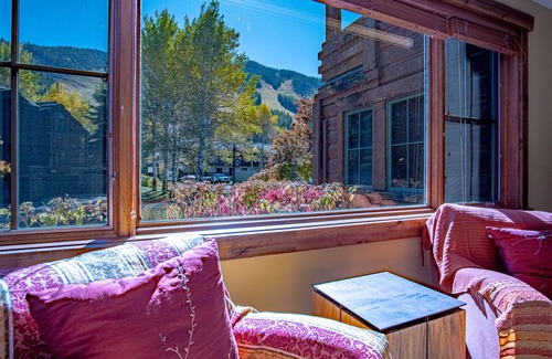 Warm Springs Condo | Lux Baldy Vista at Warm Springs Home + Hot Tub - Walk to SV Ski Lifts
