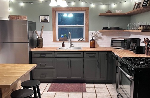 Newton County Cabin | Lux Cabin: Buffalo River, hiking trails, waterfalls, WiFi, Laundry, Dog friendly