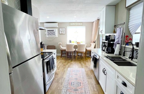 Sweetwater House | Lux CLEAN Family-ready retreat games, proximity to FIU, Everglades, Shopping +