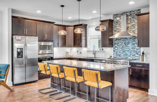 East Nashville House | Lux East Nash-Hot Tub & Rooftop Patio